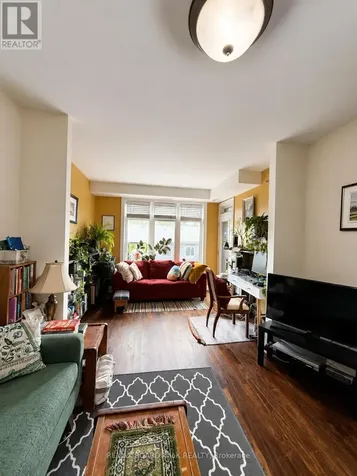 323 Winona Avenue Ottawa ON K1Z 5H3