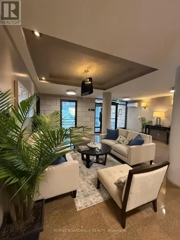 323 Winona Avenue Ottawa ON K1Z 5H3