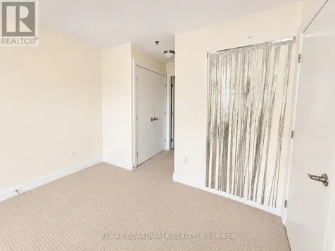323 Winona Avenue Ottawa ON K1Z 5H3