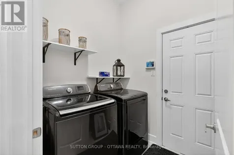 105 Dunlop Road Carleton Place ON K7C 0R8