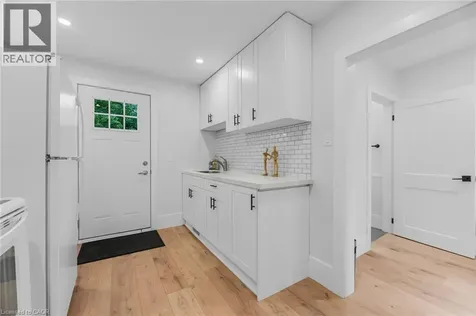 199 Balmoral Avenue North Hamilton ON L8L 7S1