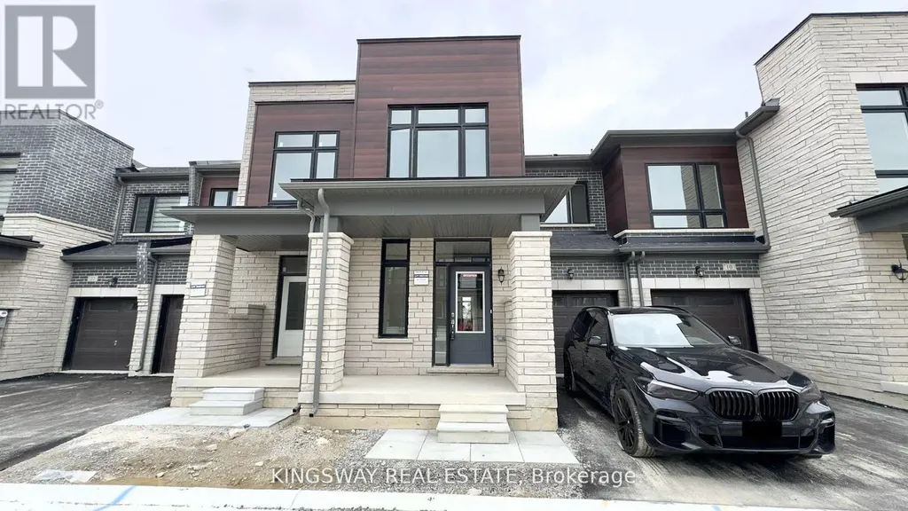16 Blick Crescent Aurora ON L4G 4A7