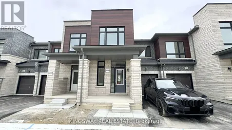 16 Blick Crescent Aurora ON L4G 4A7