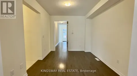 16 Blick Crescent Aurora ON L4G 4A7