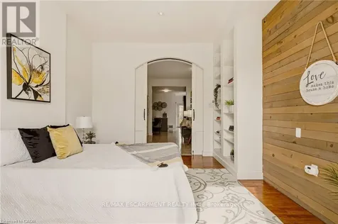 163 Victoria Avenue North Hamilton (landsdale) ON L8L 5E9