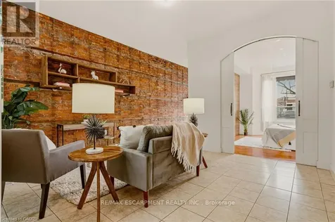 163 Victoria Avenue North Hamilton (landsdale) ON L8L 5E9