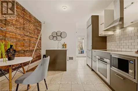163 Victoria Avenue North Hamilton (landsdale) ON L8L 5E9