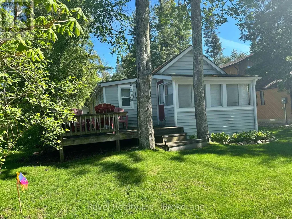 1693 Shore Lane Wasaga Beach ON L9Z 1W4