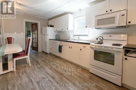 1693 Shore Lane Wasaga Beach ON L9Z 1W4