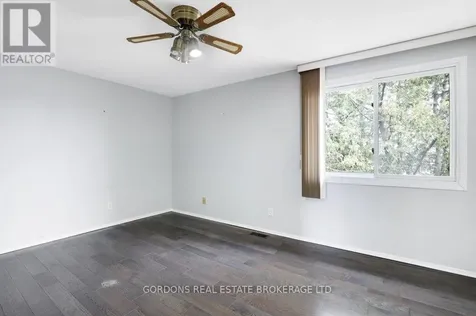 1562 Lassiter Terrace Ottawa ON K1J 8N4