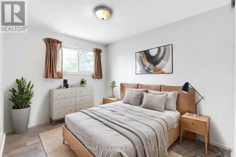 1562 Lassiter Terrace Ottawa ON K1J 8N4