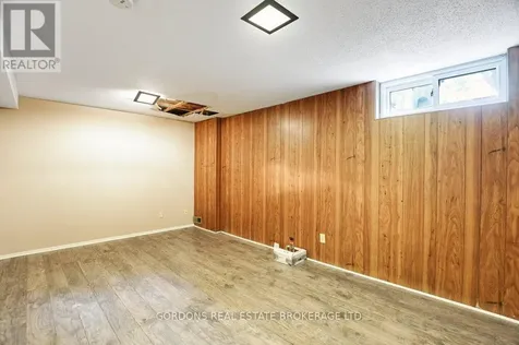 1562 Lassiter Terrace Ottawa ON K1J 8N4