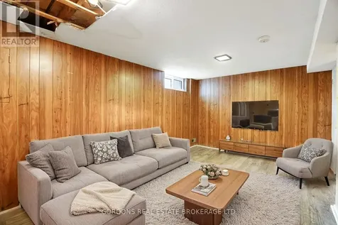 1562 Lassiter Terrace Ottawa ON K1J 8N4