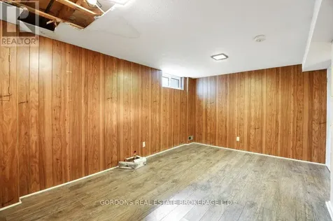 1562 Lassiter Terrace Ottawa ON K1J 8N4