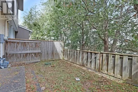 1562 Lassiter Terrace Ottawa ON K1J 8N4