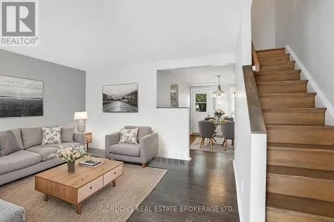 1562 Lassiter Terrace Ottawa ON K1J 8N4