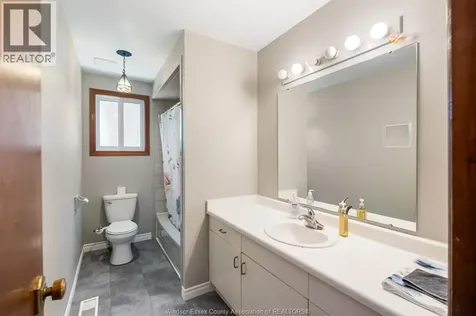 12510 Little River Boulevard Tecumseh ON N8N 4H3