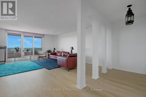 1785 Frobisher Lane Ottawa ON K1G 3T7