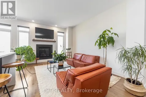 557 Tahoe Heights Ottawa ON K1T 0X4