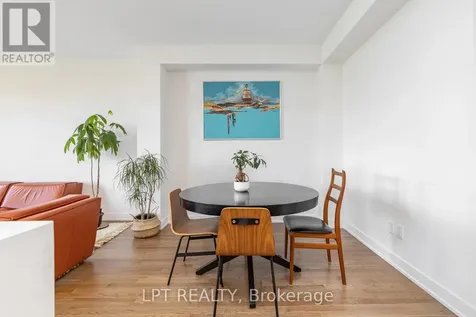 557 Tahoe Heights Ottawa ON K1T 0X4