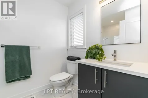 557 Tahoe Heights Ottawa ON K1T 0X4
