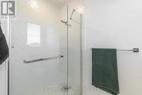 557 Tahoe Heights Ottawa ON K1T 0X4