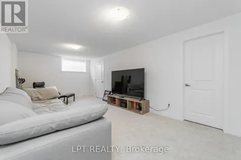 557 Tahoe Heights Ottawa ON K1T 0X4