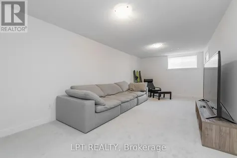 557 Tahoe Heights Ottawa ON K1T 0X4