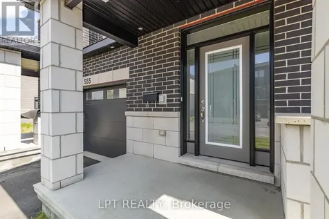 557 Tahoe Heights Ottawa ON K1T 0X4