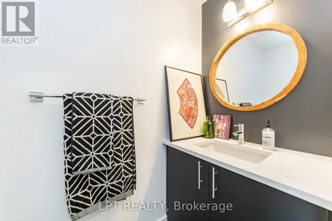 557 Tahoe Heights Ottawa ON K1T 0X4