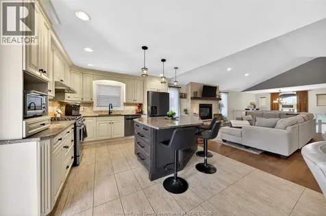 3939 Wildwood Drive Windsor ON N8R 2L4