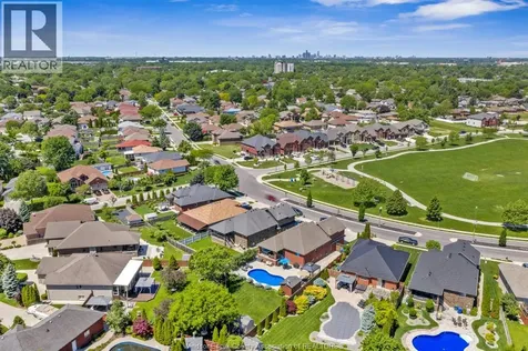 3939 Wildwood Drive Windsor ON N8R 2L4