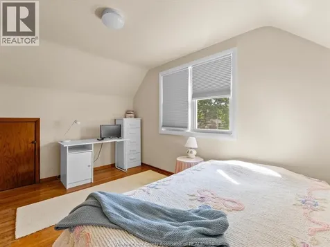 1105 Dot Avenue Windsor ON N9C 3H9