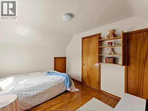 1105 Dot Avenue Windsor ON N9C 3H9