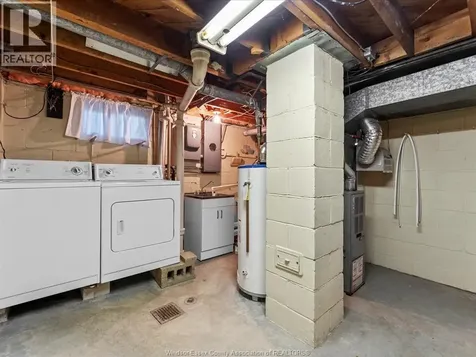 1105 Dot Avenue Windsor ON N9C 3H9