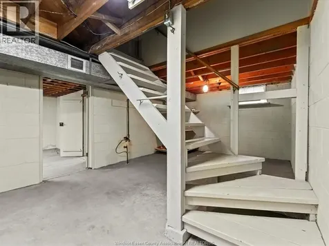 1105 Dot Avenue Windsor ON N9C 3H9