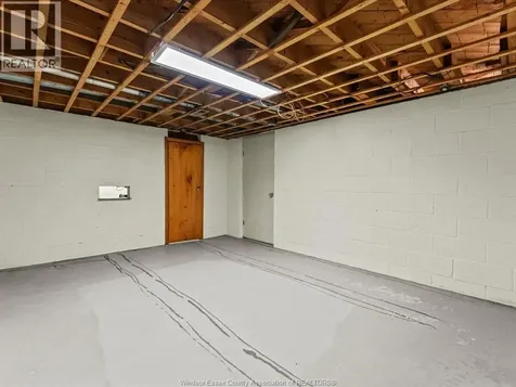 1105 Dot Avenue Windsor ON N9C 3H9