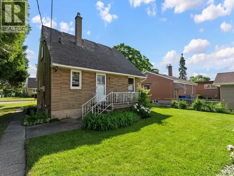 1105 Dot Avenue Windsor ON N9C 3H9
