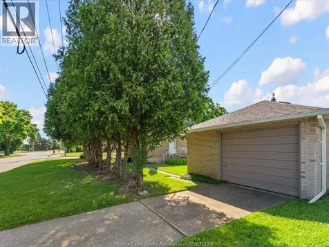1105 Dot Avenue Windsor ON N9C 3H9