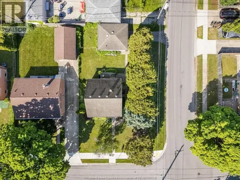1105 Dot Avenue Windsor ON N9C 3H9
