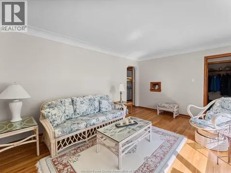 1105 Dot Avenue Windsor ON N9C 3H9
