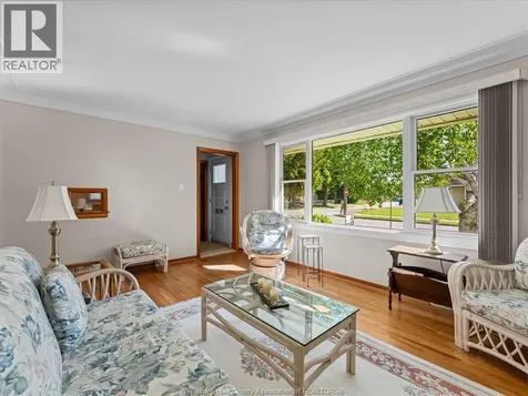 1105 Dot Avenue Windsor ON N9C 3H9