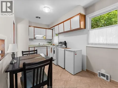 1105 Dot Avenue Windsor ON N9C 3H9