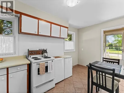 1105 Dot Avenue Windsor ON N9C 3H9