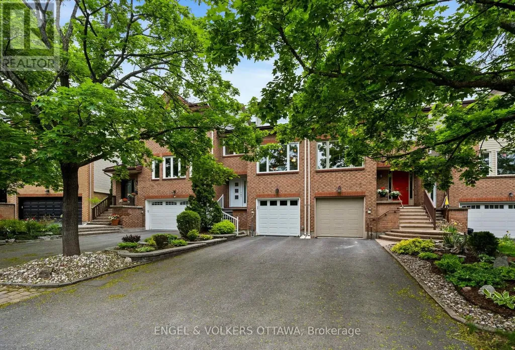 44 Dunbarton Court Ottawa ON K1K 4L4