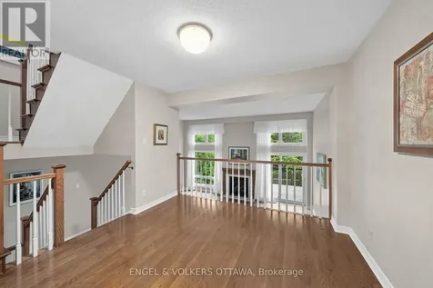 44 Dunbarton Court Ottawa ON K1K 4L4