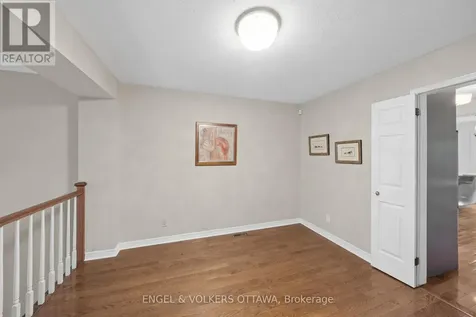 44 Dunbarton Court Ottawa ON K1K 4L4