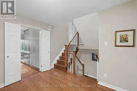 44 Dunbarton Court Ottawa ON K1K 4L4
