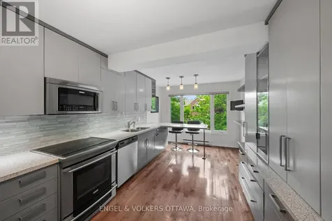 44 Dunbarton Court Ottawa ON K1K 4L4