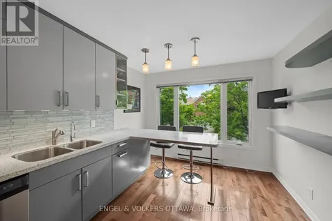 44 Dunbarton Court Ottawa ON K1K 4L4